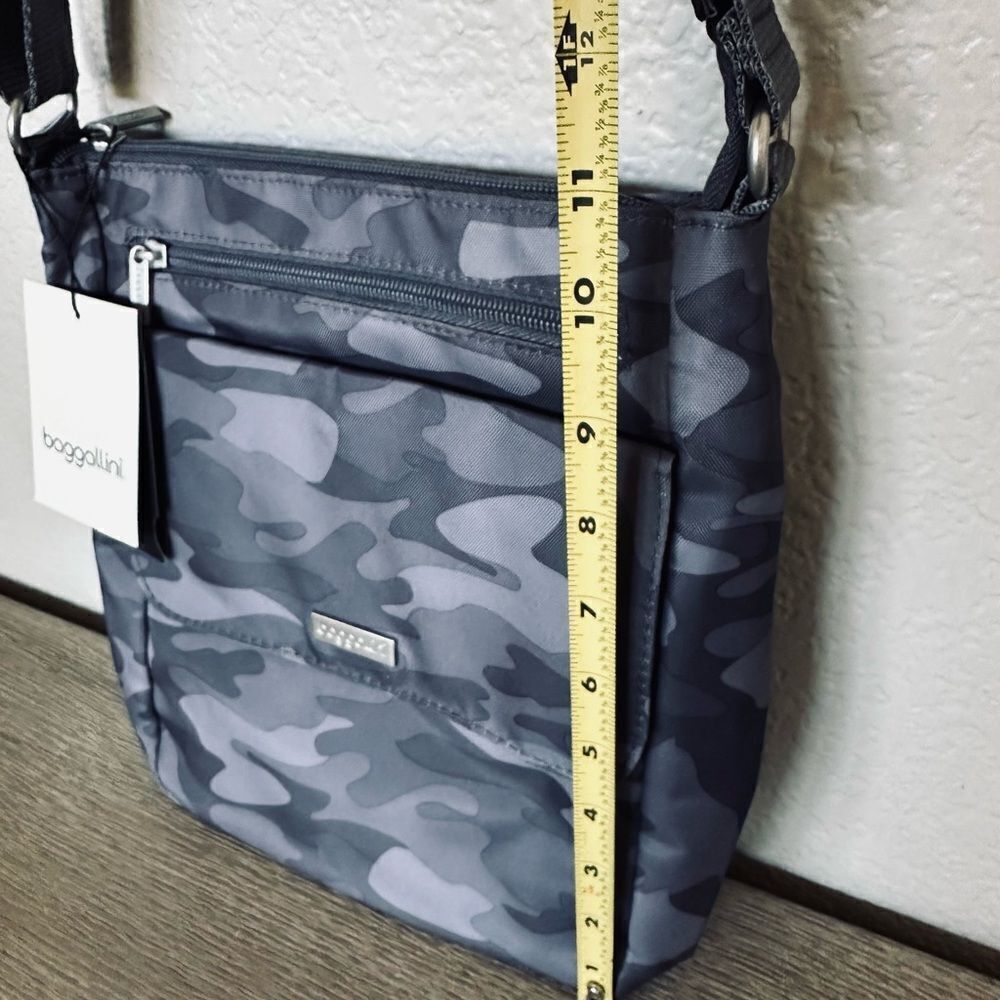 Baggallini Gray Camo Town Bagg Crossbody Purse Bag - Picture 3 of 6